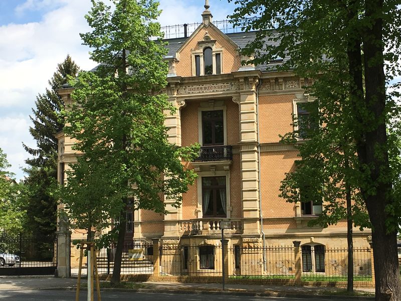 Gepflegte 5-Zimmer-Wohnung in einem Denkmal in der Weinau